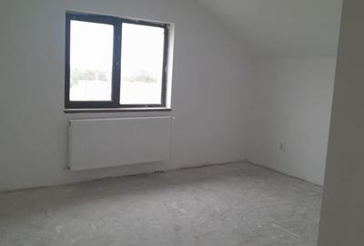 Casa    P+1 E,  5 camere  Km 5 - 9