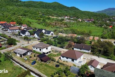 Casă cu 4 camere cu Teren 500 Mp în Central - 1