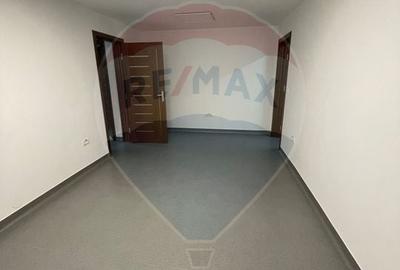 Spațiu comercial, de 43.720001220703 mp, în Central - 6