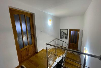 Casă cu 4 camere în Central - 1