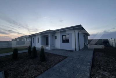 Casă cu 4 camere cu Teren 600 Mp în Pielești - 4