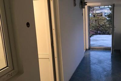 Apartament cu 2 camere semidecomandat în Progresul - 8