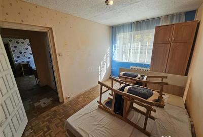 Apartament cu 2 camere semidecomandat, mobilat în Micro I - 9