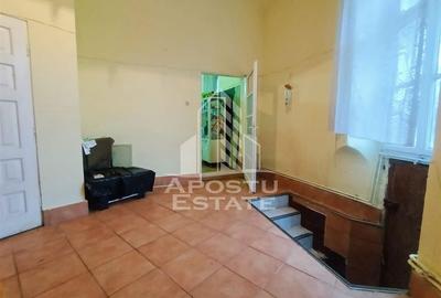 Apartament cu 4 camere, la parter, cu 2 fronturi stradale. - 4