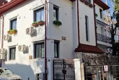 Apartament cu 5 camere semidecomandat în Dorobanți