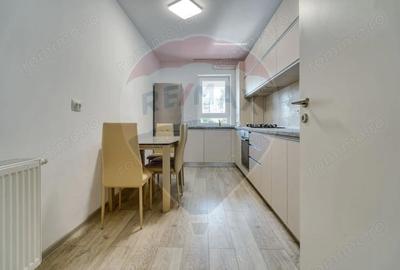 Apartament cu 3 camere decomandat, mobilat în Tractorul