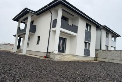 Casă cu 4 camere în Central - 8