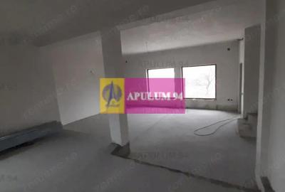 Casă cu Teren 433 Mp în 1 Decembrie - 2