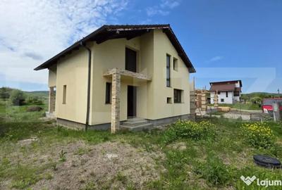 Casă cu 4 camere cu Teren 500 Mp în Central - 2