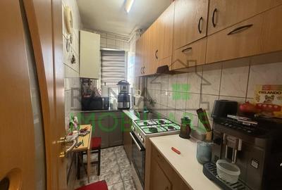 Apartament cu 3 camere semidecomandat, mobilat în Florilor