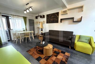 Apartament cu 3 camere semidecomandat, mobilat în Central