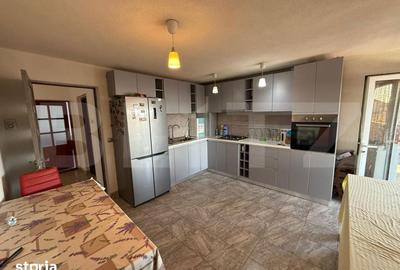 Casă cu 4 camere cu Teren 770 Mp în Păulești - 2