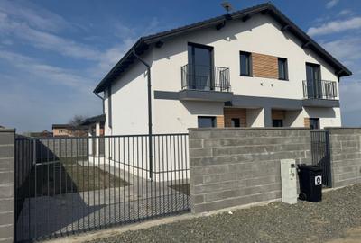 Duplex cu 4 camere cu Canalizare în Moșnița Nouă - 2