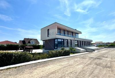 Spațiu comercial, de 447 mp, în Central - 12