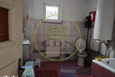 Casă cu 6 camere cu Teren 2200 Mp în Cerașu - 1