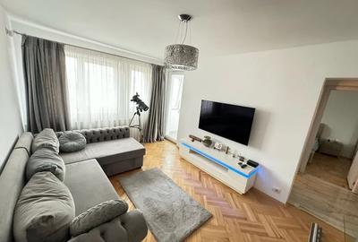 Apartament de 2 camere, lux, decomandat, balcon, zona Piata Sudului