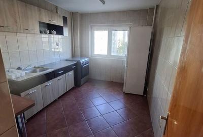 Apartament cu 3 camere decomandat în Tei - 5