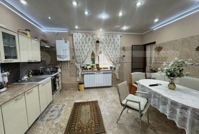 Vila de vanzare, cu 9 camere, 360 mp, zona Orastie