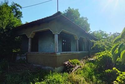 DE VANZARE CASA DEMOLABILA/RENOVABILA + TEREN 1900m SAT BUDENI