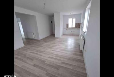 Casă cu 4 camere cu Teren 300 Mp în Crevedia