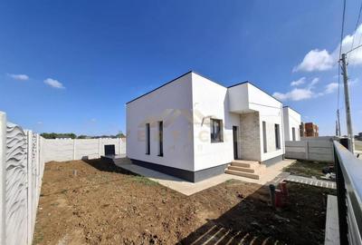 Casa de vanzare la 700 m. de bld principal. - 1