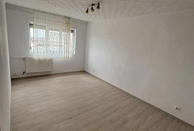 Apartament cu 3 camere decomandat în Aurel Vlaicu - 2