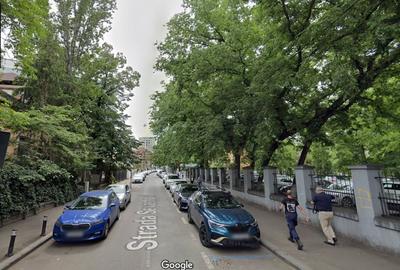 Casă individuală cu 8 camere cu Canalizare în P-ța Victoriei - 4