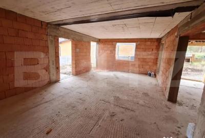 Casă cu 4 camere cu Teren 386 Mp în Micești - 2