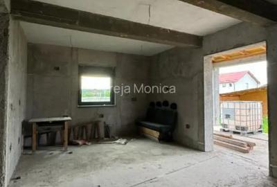 Vand casa moderna la gri - spatiu generos, materiale premium - 5