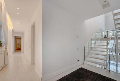 Casă cu 7 camere cu Piscina în Corbeanca