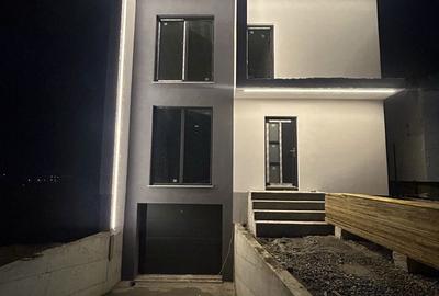 Casă cu 4 camere în Ipotești