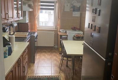Apartament cu 2 camere decomandat în Km 5 - 6