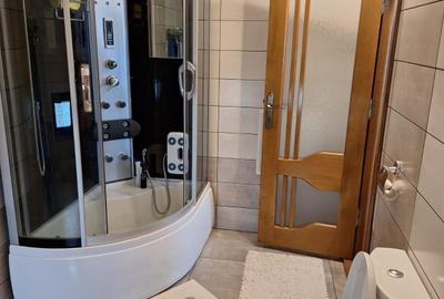 Casă individuală cu 6 camere cu Teren 7200 Mp în Central - 7