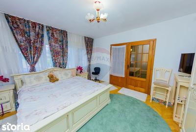 Casă cu 5 camere cu Teren 1133 Mp în Groși - 2