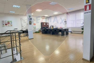 Spațiu comercial, de 2,000 mp, în Central - 5