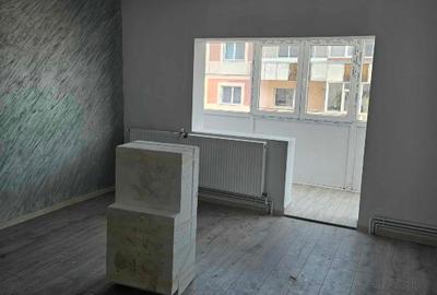 Apartament cu 3 camere semidecomandat în Autogară - 4