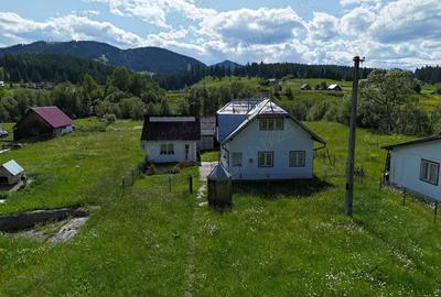 De vanzare Teren intravilan cu casa si anexe in Bucovina Moldova Sulita - 1