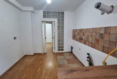 Apartament cu 4 camere decomandat în Central - 3
