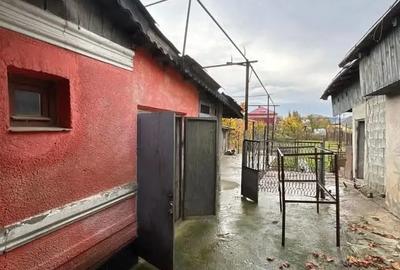 De vanzare casa la 10 min de Roman, 3 camere 2 bai, teren 585 mp, 39.000 euro - 1