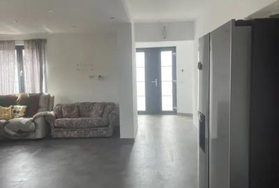 Casă cu 5 camere cu Canalizare în Central - 9