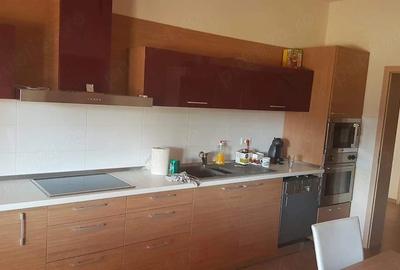 Casă cu Teren 700 Mp în Central - 1