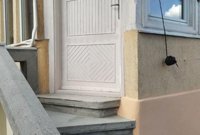 Casă cu 4 camere cu Teren 217 Mp în Poiana Țapului - 1