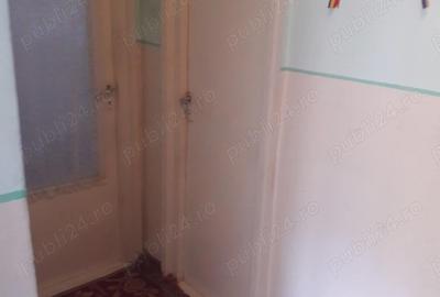 Apartament cu 3 camere semidecomandat în Micro 1
