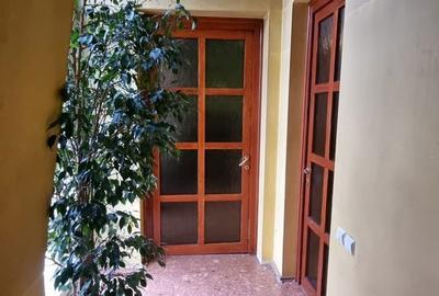 Casă cu 8 camere cu Teren 750 Mp în Central - 1