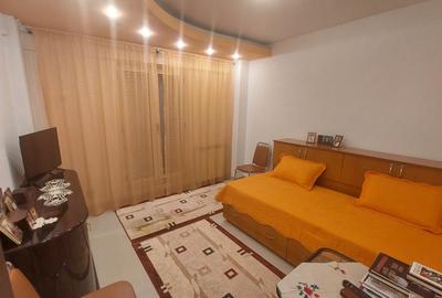 Apartament cu 2 camere decomandat, mobilat în P-ța Unirii