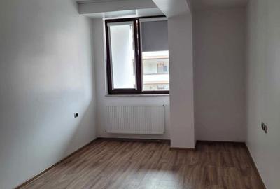 Apartament cu 3 camere decomandat în Tractorul - 7