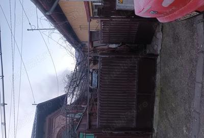 Casă cu 4 camere în Central - 1