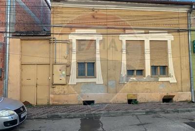 Casă cu 4 camere cu Teren 346 Mp în Central - 2