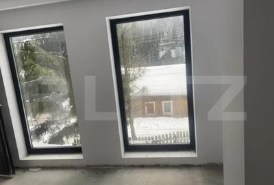 Casă cu 4 camere cu Teren 1096 Mp în Central