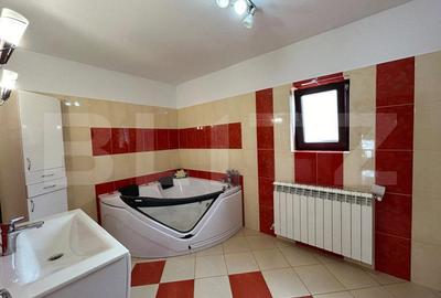 Casă cu 5 camere cu Teren 1600 Mp în Central - 2